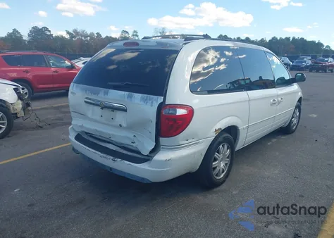 2005 Chrysler Town & Country Touring z USA, uszkodzony, nr VIN 2C4GP54L45R452798
